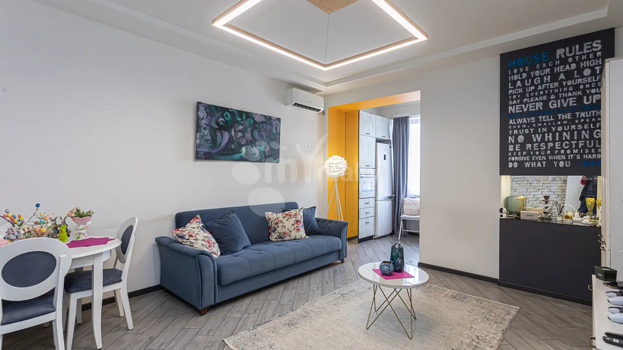 2 bedroom apartment for sale خیابان م. خورِناتسی, مرکز شهر ایروان, 160015