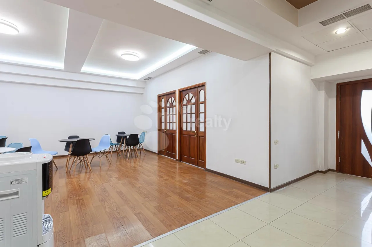 3 bedroom apartment for sale Abovyan St, Center Yerevan, 157552