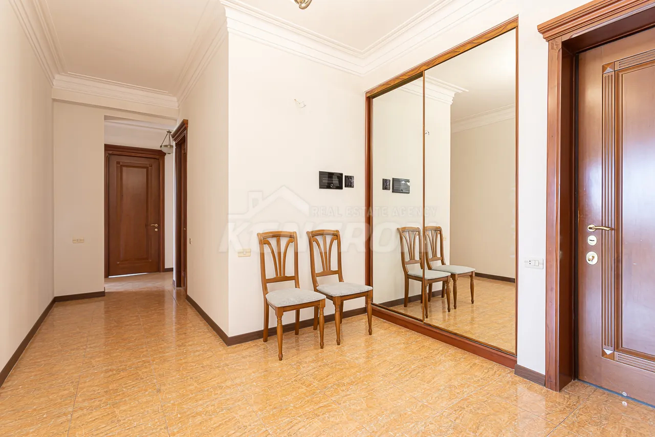 4 bedroom apartment for sale Vardanants St, Center Yerevan, 157556