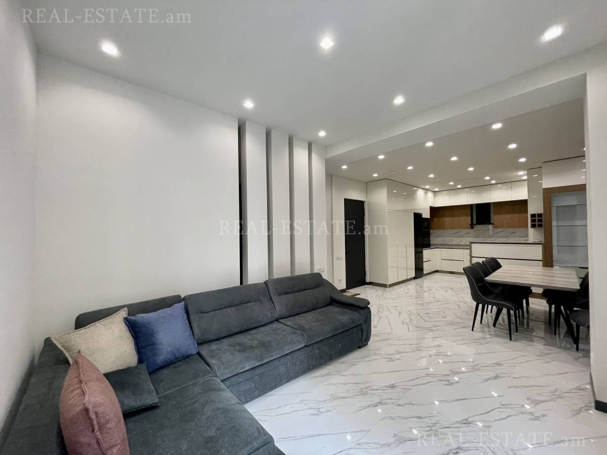 3 bedroom apartment for rent Amiryan St, Center Yerevan, 131705