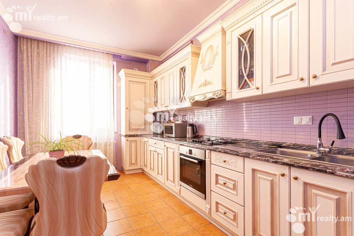 3 սենյականոց բնակարան  Սայաթ-Նովայի պող, Կենտրոն Երևան, 155779