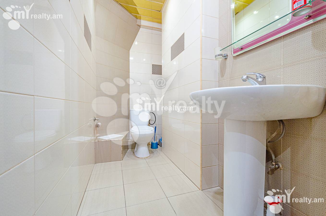 Купить 3 комнатную квартиру М.Хоренаци ул, Центр Ереван, 136398