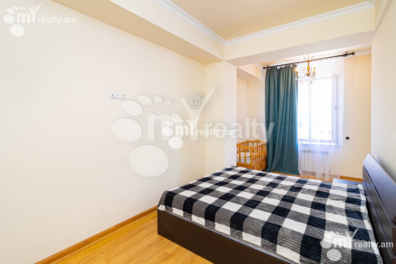 Купить 3 комнатную квартиру Антараин ул, Центр Ереван, 135777