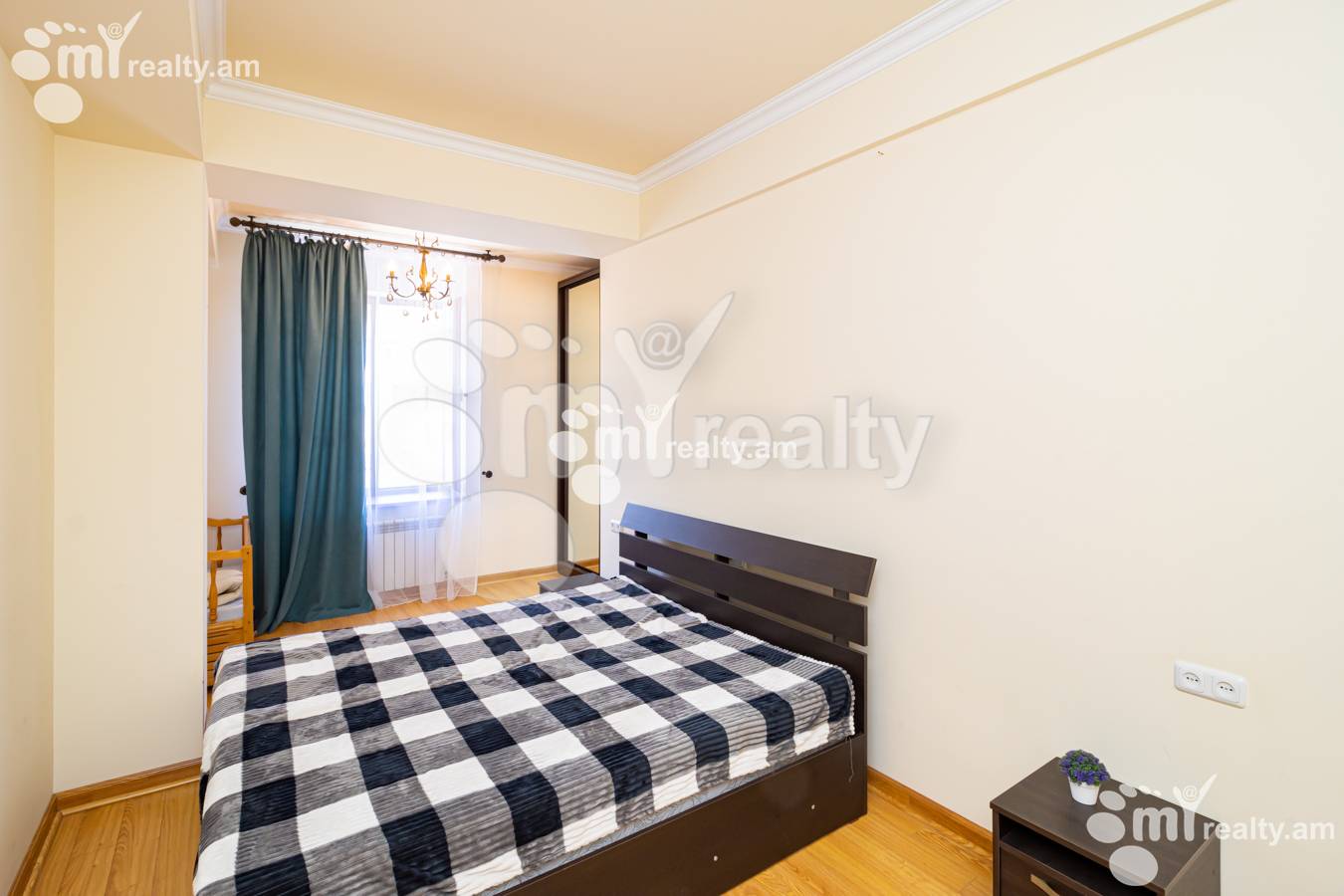 Купить 3 комнатную квартиру Антараин ул, Центр Ереван, 135777