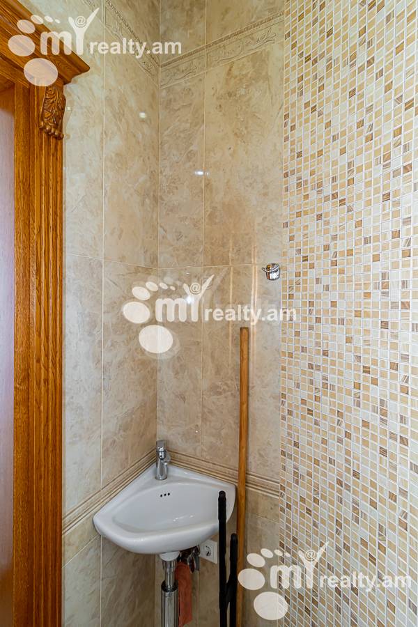3 bedroom apartment for sale Kajaznuni St, Center Yerevan, 153642