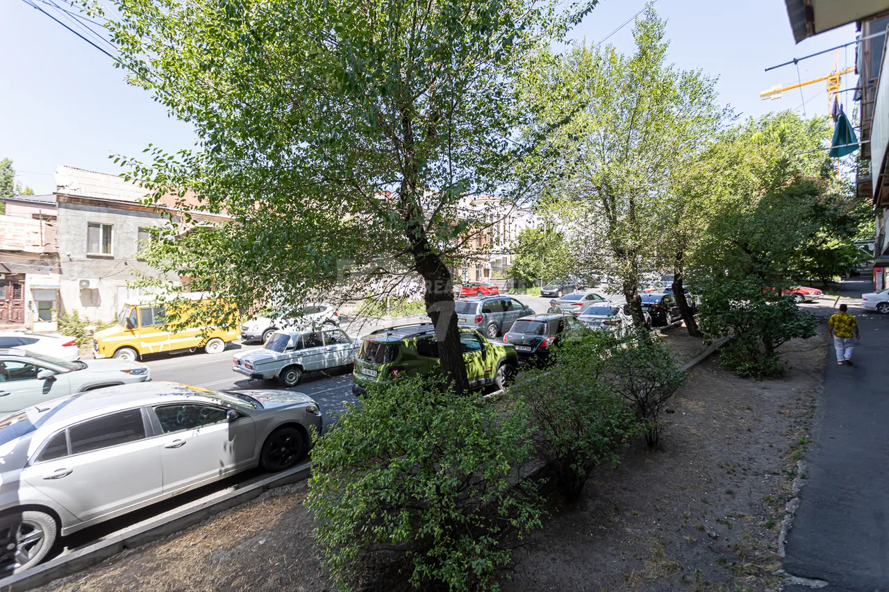 3 սենյականոց բնակարան  Ա. Ավետիսյան փող, Արաբկիր Երևան, 157416