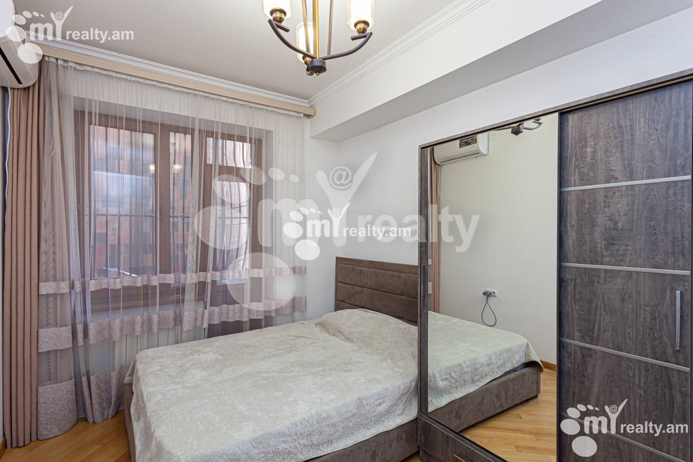 Снять 4 комнатную квартиру Аргишти ул, Центр Ереван, 135165