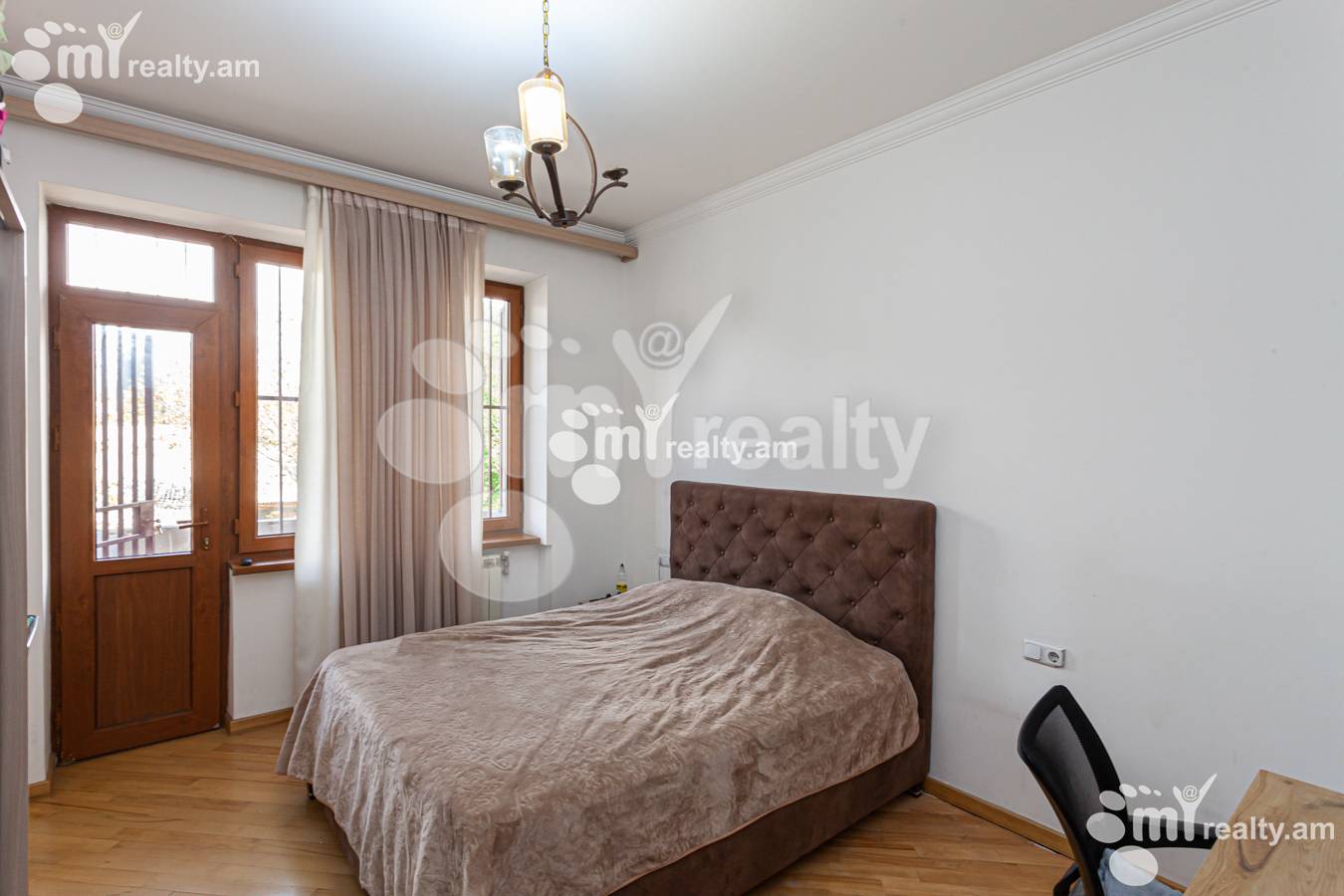 Снять 4 комнатную квартиру Аргишти ул, Центр Ереван, 135165