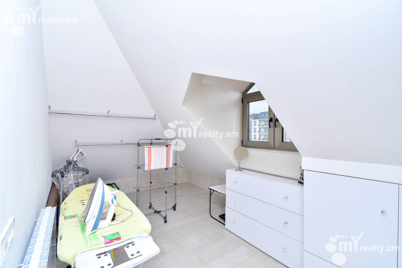 3 bedroom apartment for sale خیابان آنتارایین, مرکز شهر ایروان, 143197