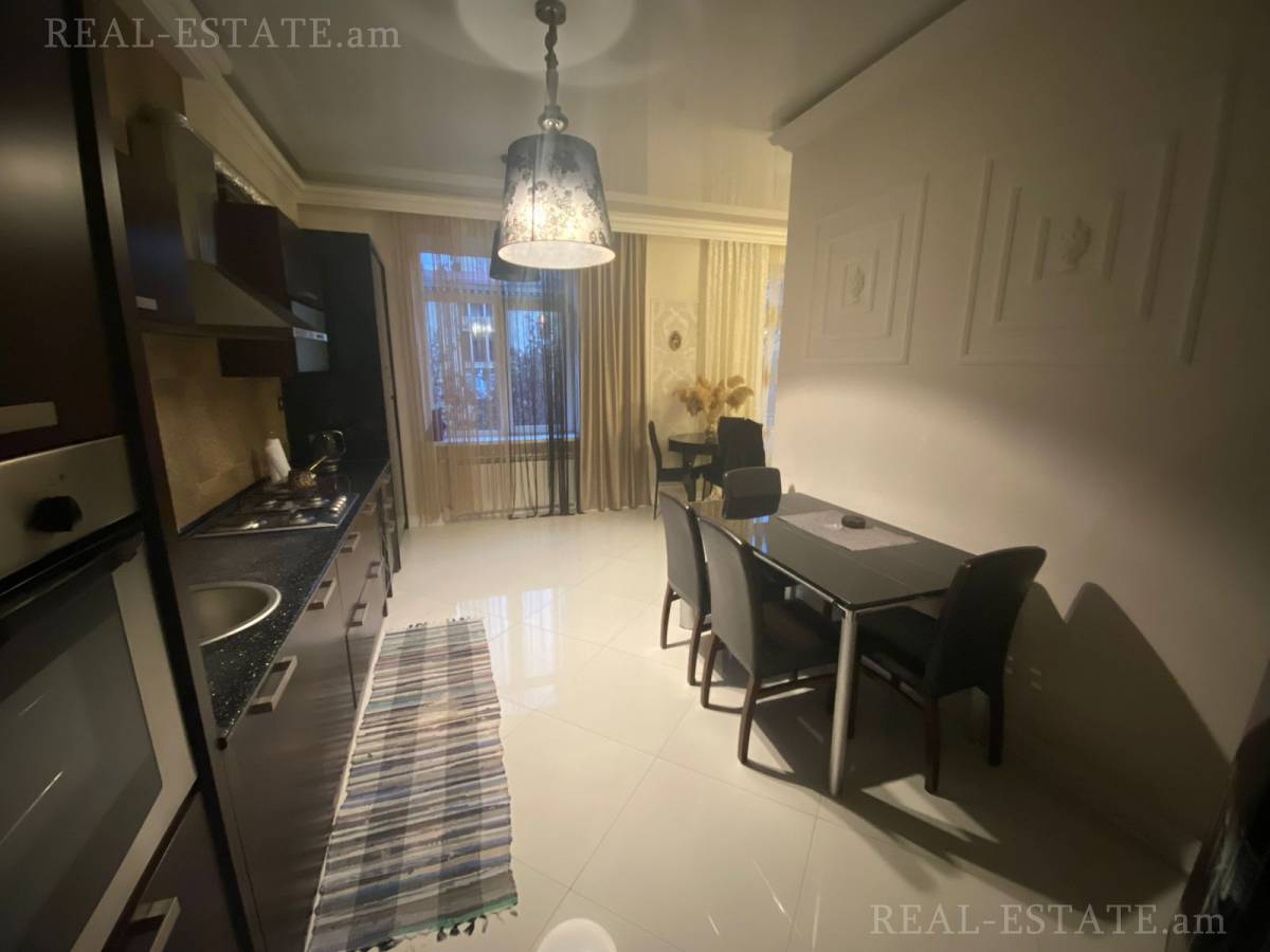 3 bedroom apartment for sale rue d'Abovyan, Center Yerevan, 140104
