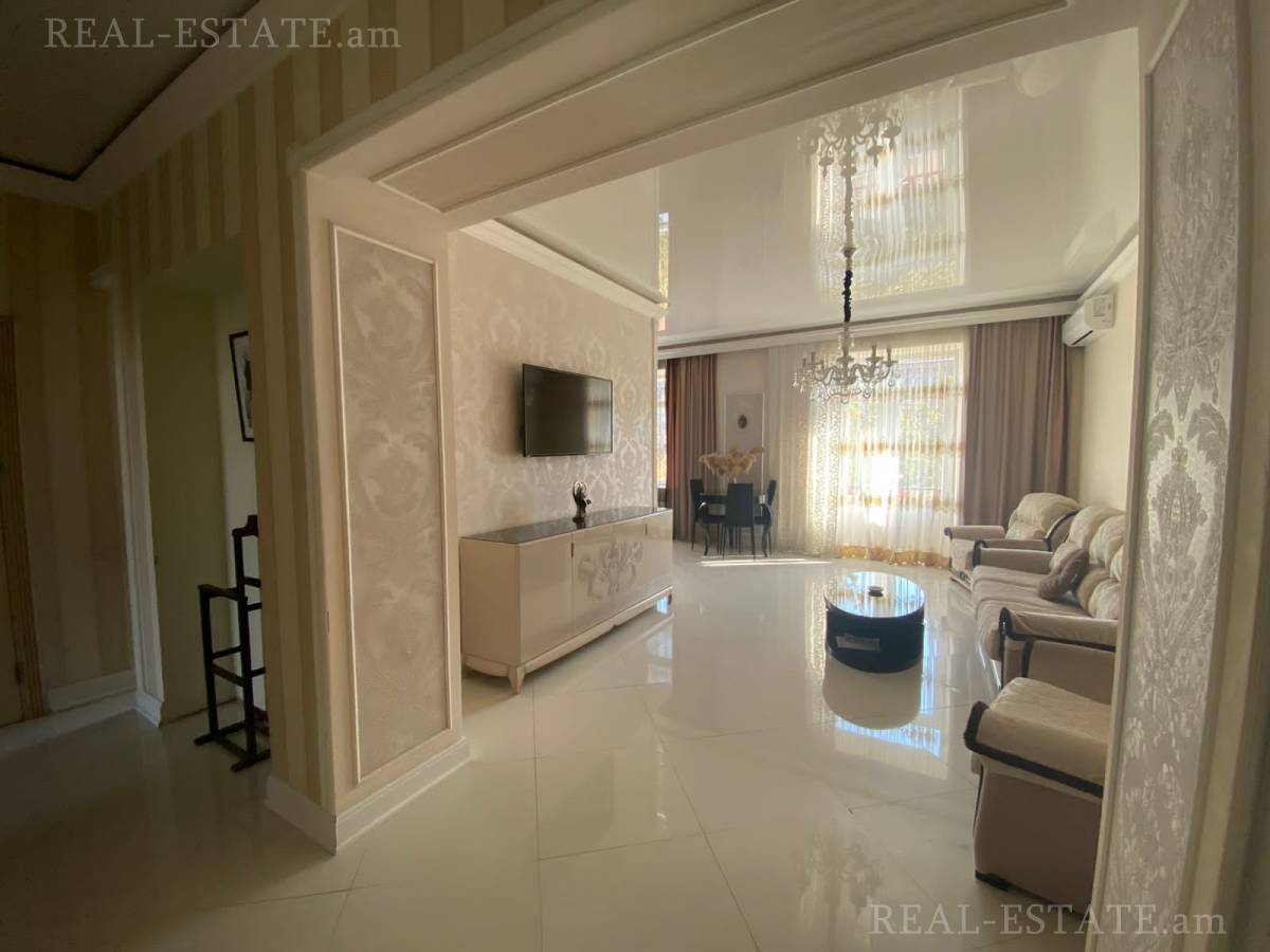 3 bedroom apartment for sale rue d'Abovyan, Center Yerevan, 140104