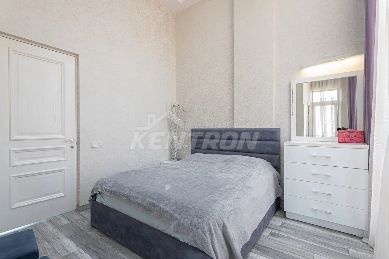 4 bedroom apartment for sale خیابان آدونس, عربگیر ایروان, 159644