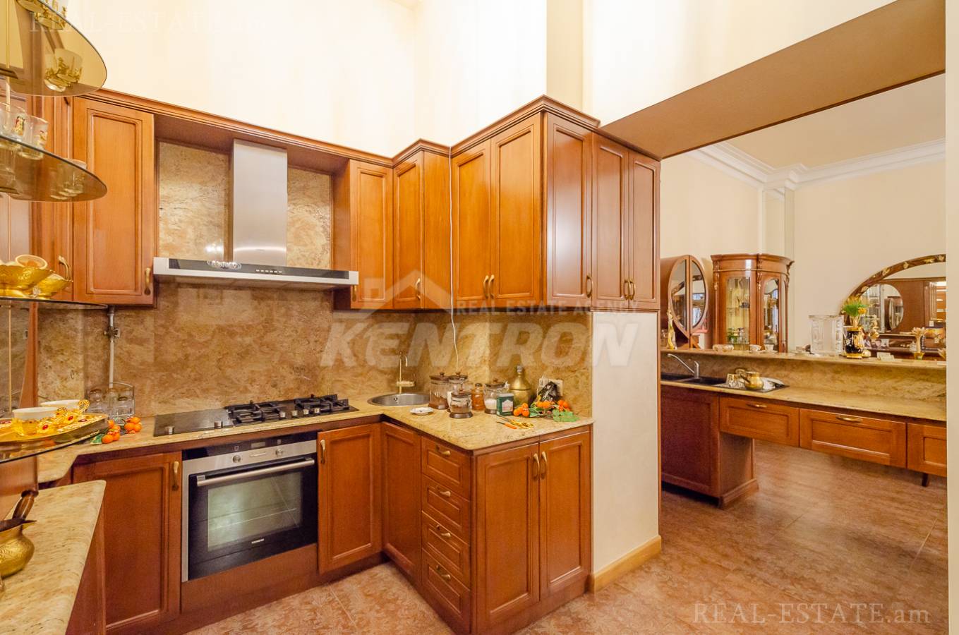 4 bedroom apartment for sale rue d'Abovyan, Center Yerevan, 137151