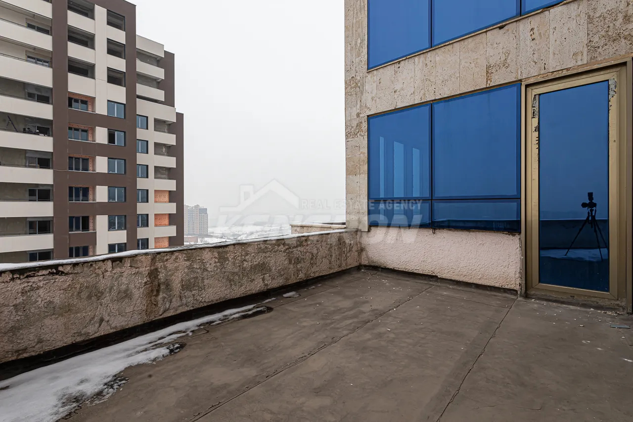 4 bedroom apartment for sale خیابان تِسی تِسِرناکابِرد, مرکز شهر ایروان, 159228