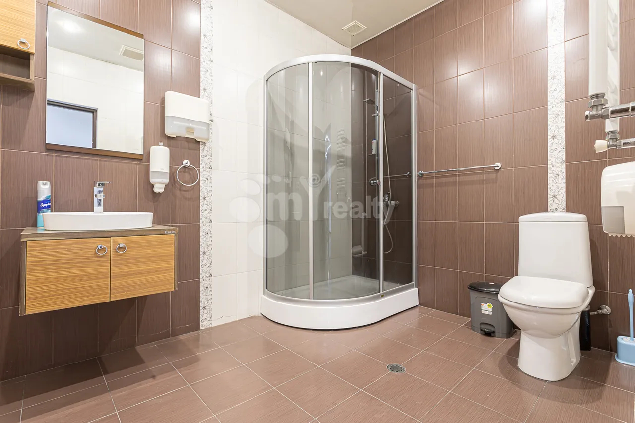 Commercial for rent خیابان آزاتوتیان, عربگیر ایروان, 157759