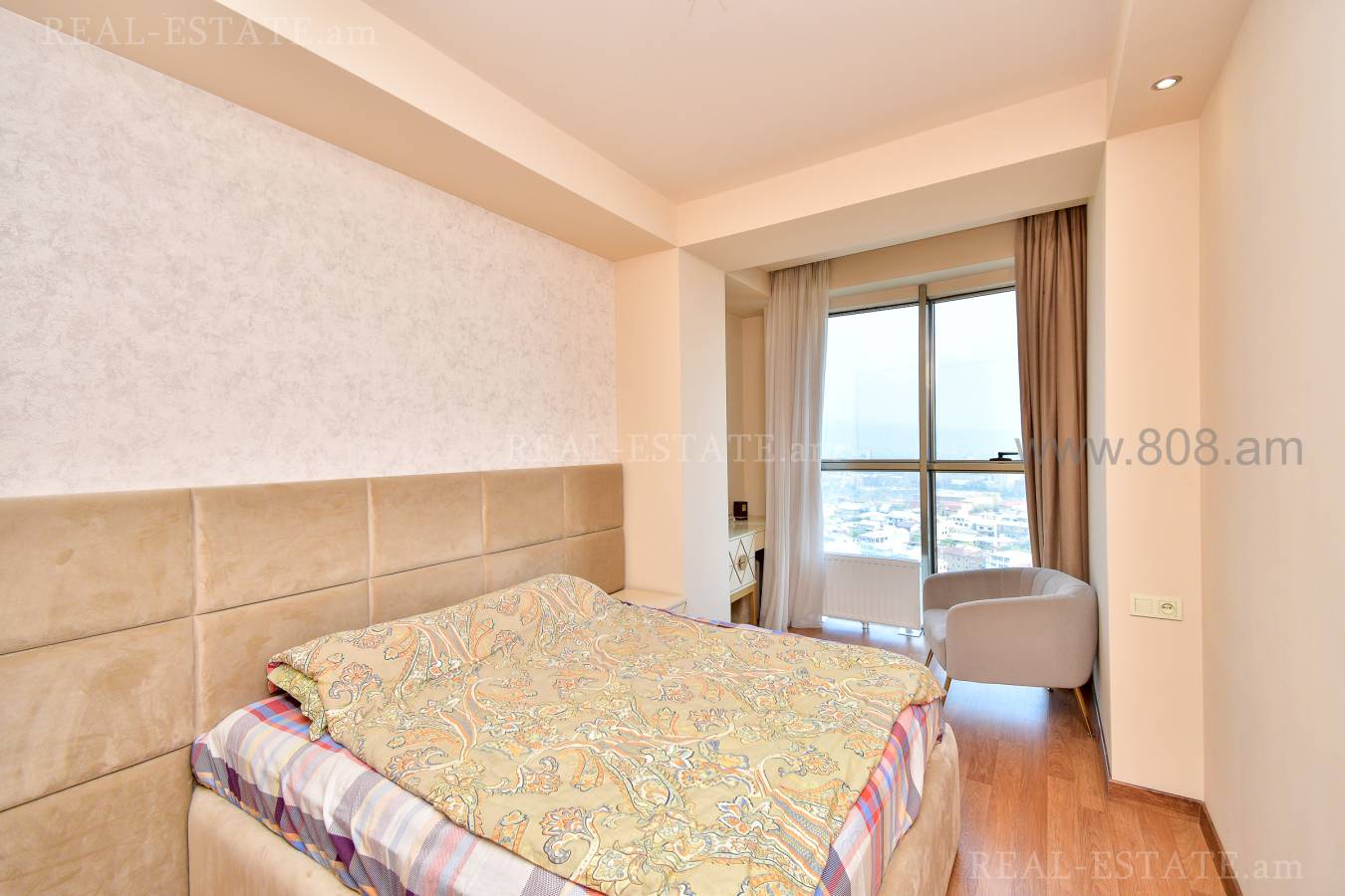 4 սենյականոց բնակարան  Ծիծեռնակաբերդի խճուղի, Կենտրոն Երևան, 126572