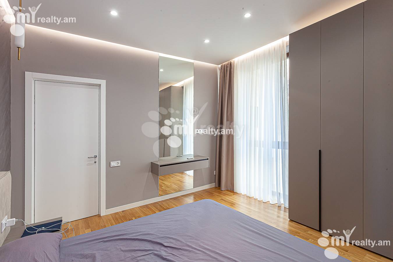 3 bedroom apartment for sale Amiryan St, Center Yerevan, 154445