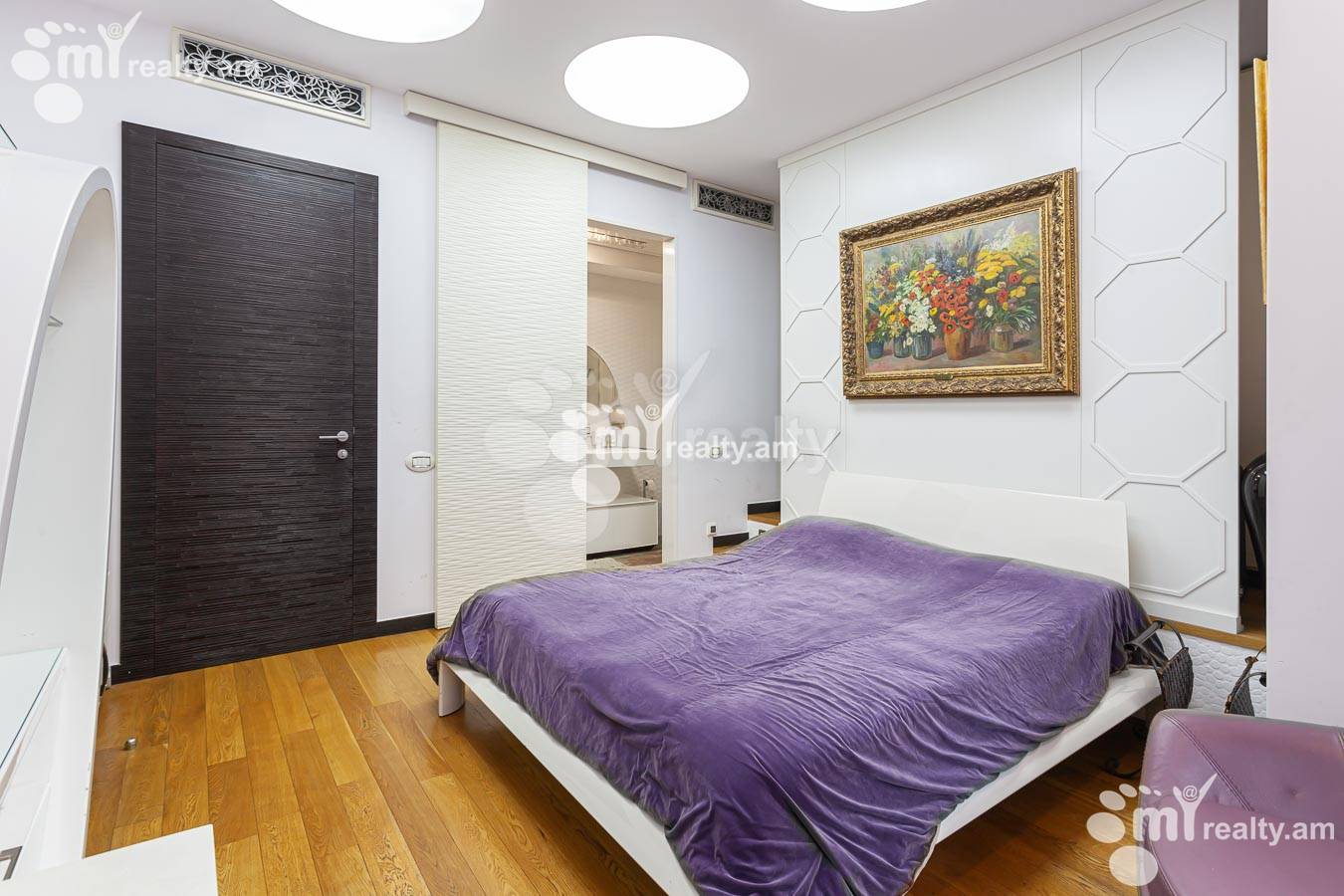 4 սենյականոց բնակարան  Տերյան փող, Կենտրոն Երևան, 155295