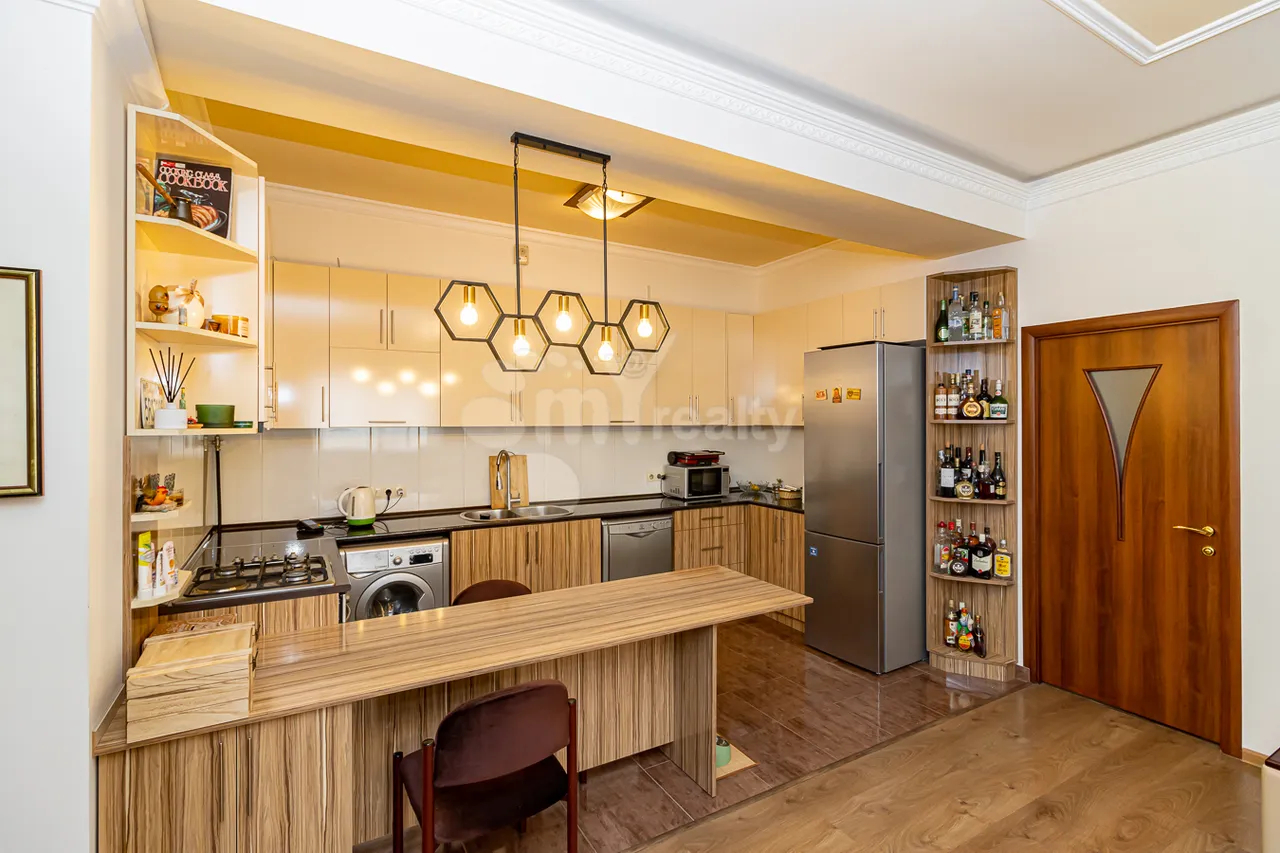 3 bedroom apartment for sale Antarayin St, Center Yerevan, 160792