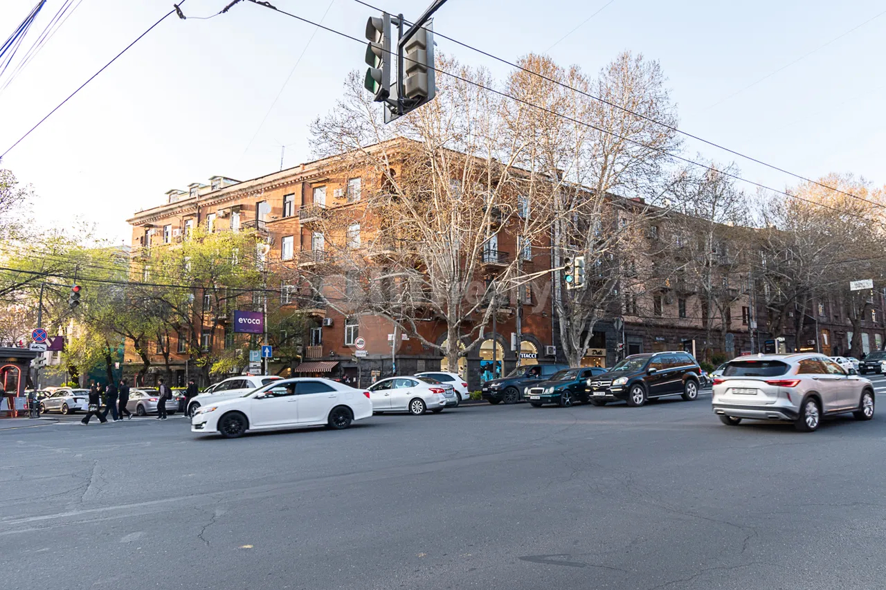4 bedroom apartment for rent Mashtots Ave, Center Yerevan, 160196