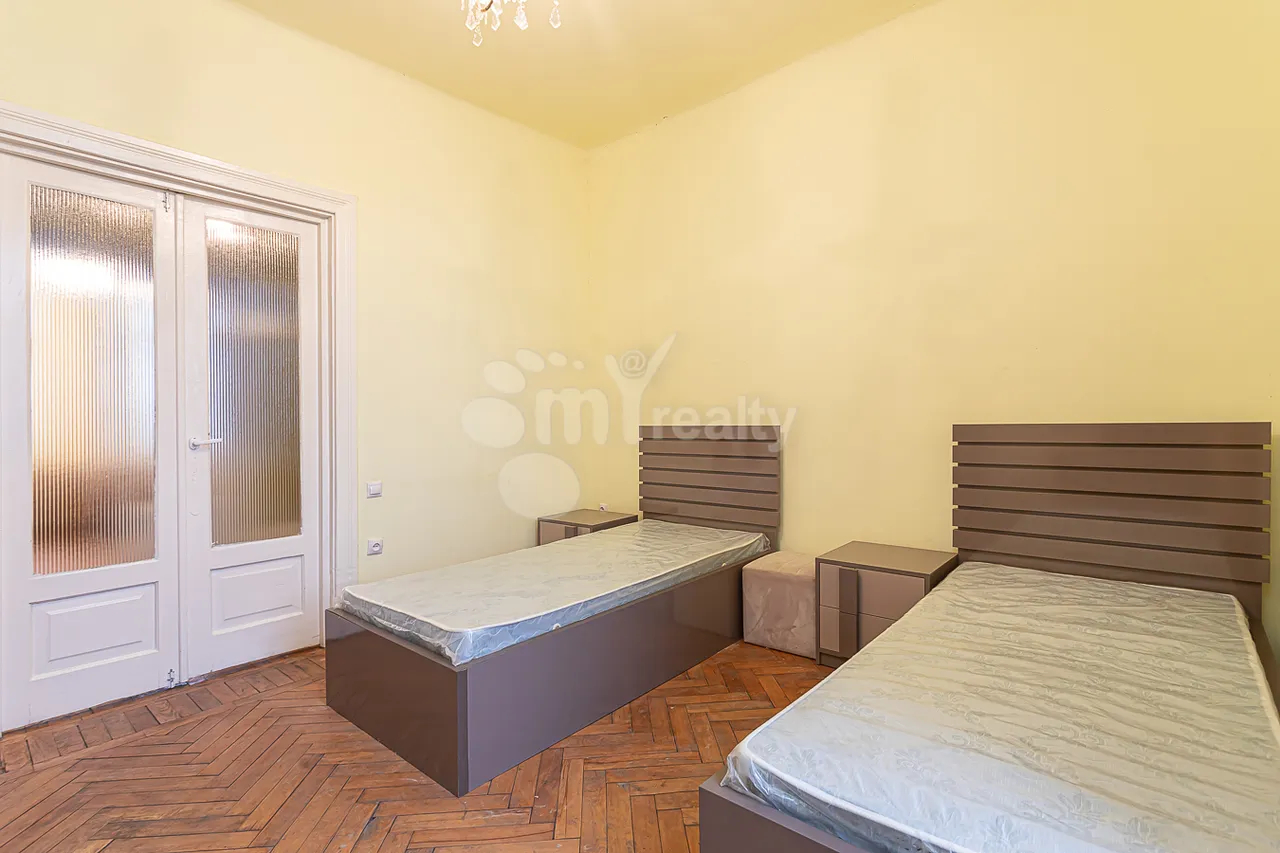 3 bedroom apartment for sale Charents St, Center Yerevan, 157412