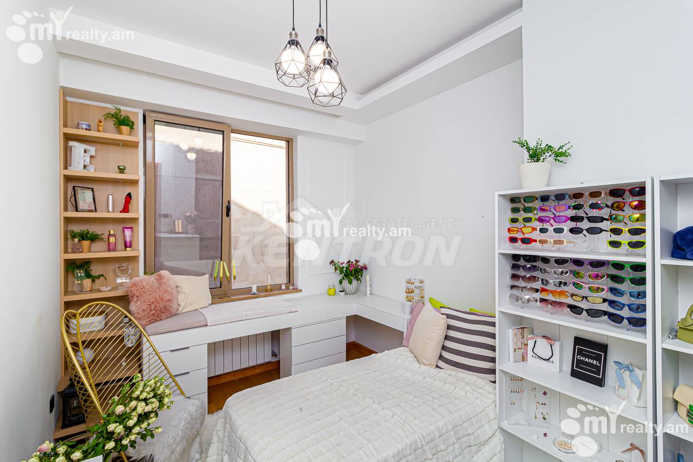 Купить 4 комнатную квартиру Антараин ул, Центр Ереван, 152704