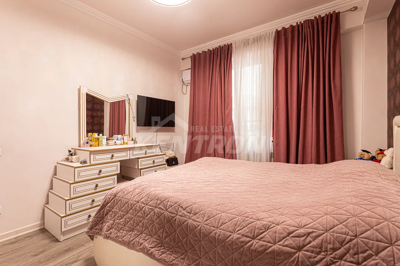 4 bedroom apartment for sale Frik St, Center Yerevan, 157945