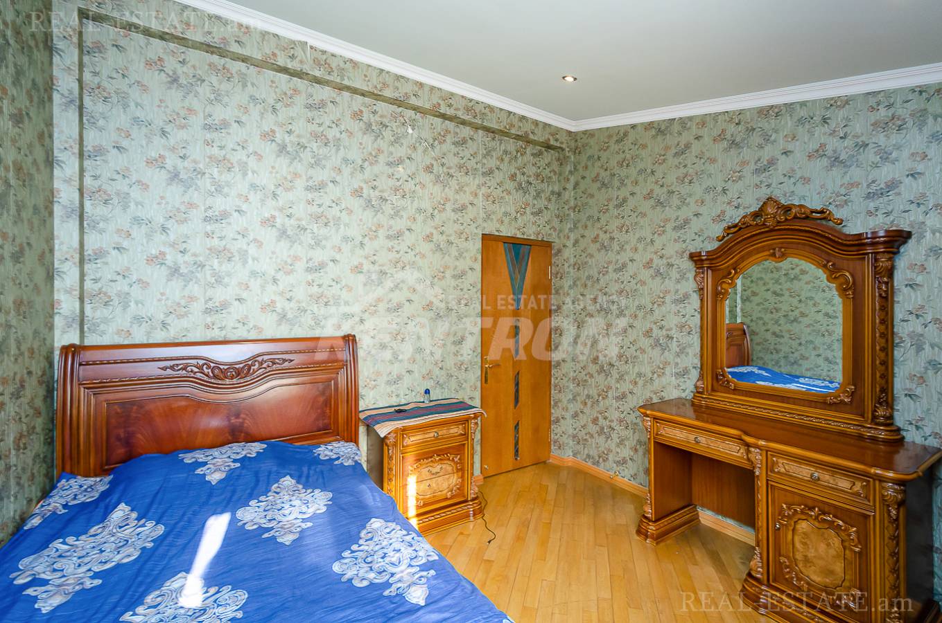 Купить 5 комнатную квартиру Мгер Мкртчян ул, Центр Ереван, 143829