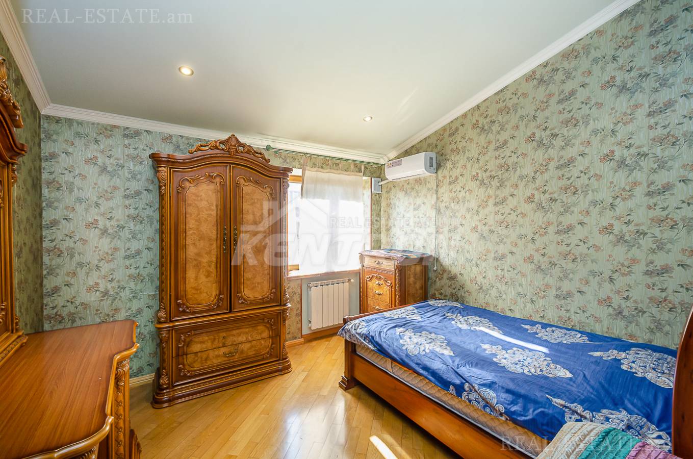 Купить 5 комнатную квартиру Мгер Мкртчян ул, Центр Ереван, 143829