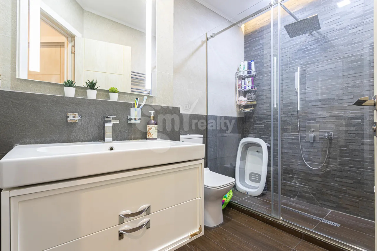 4 bedroom apartment for sale خیابان کیِفیان, عربگیر ایروان, 157370