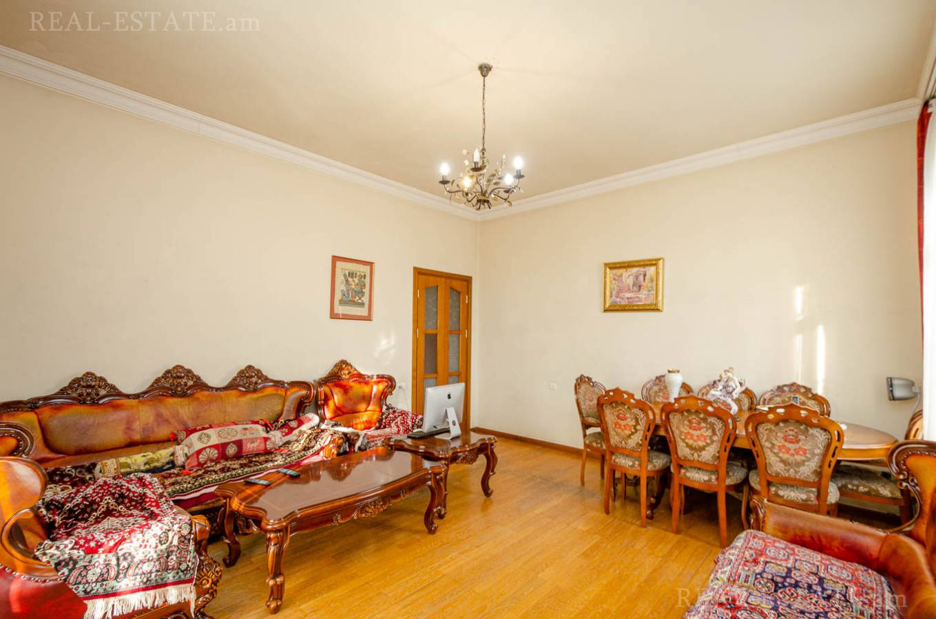 3 սենյականոց բնակարան  Մոսկովյան փող, Կենտրոն Երևան, 141099