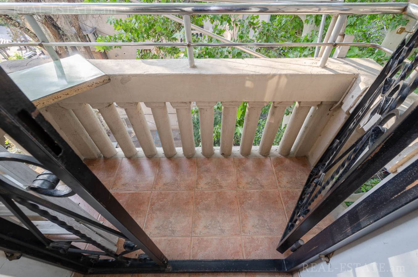 3 սենյականոց բնակարան  Մոսկովյան փող, Կենտրոն Երևան, 141099