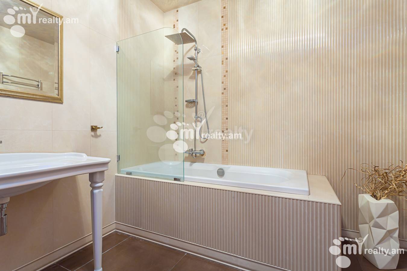 4 bedroom apartment for rent Teryan St, Center Yerevan, 156948