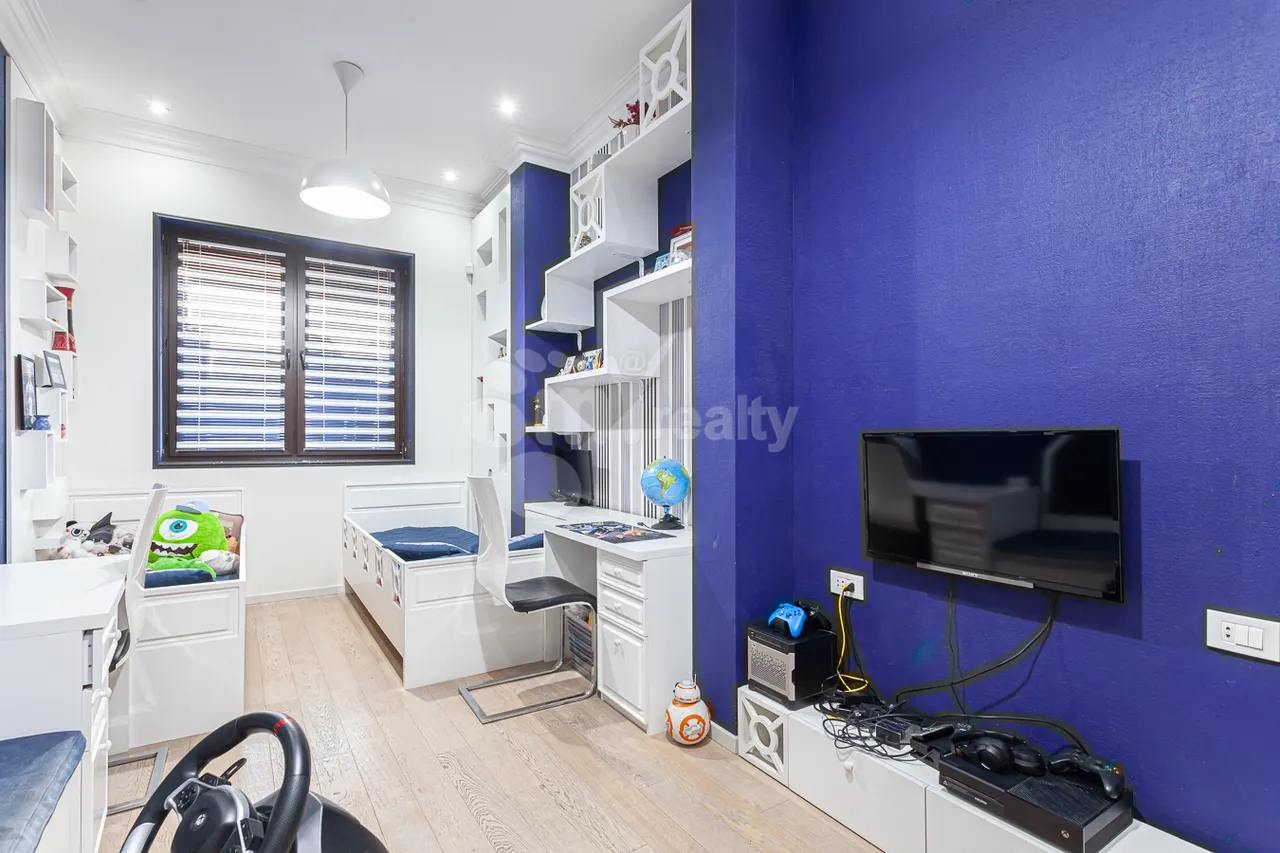 Купить 4 комнатную квартиру Маштоца пр, Центр Ереван, 158537