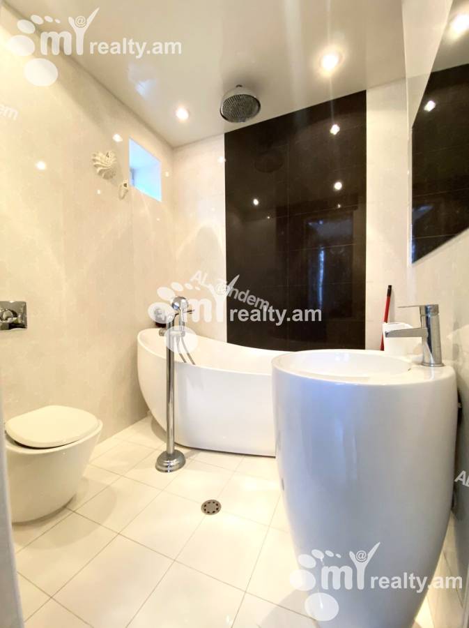 4 սենյականոց բնակարան  Նալբանդյան փող, Կենտրոն Երևան, 122412