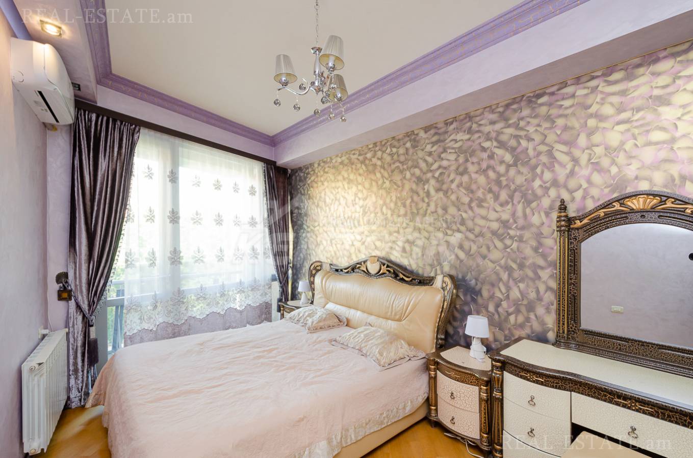 5 սենյականոց բնակարան  Հանրապետության փող, Կենտրոն Երևան, 137953