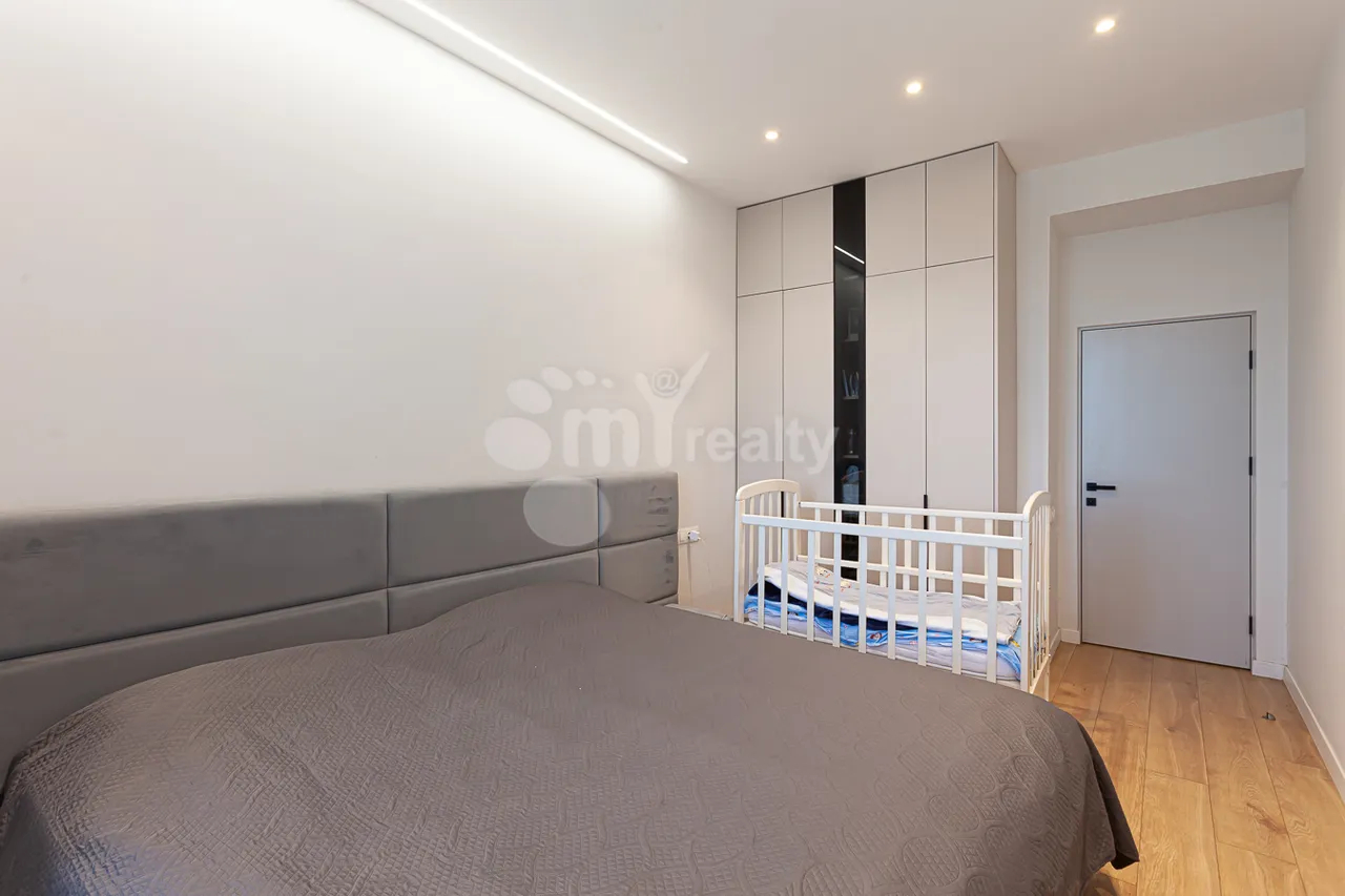 3 bedroom apartment for sale Rostom St, Center Yerevan, 161243