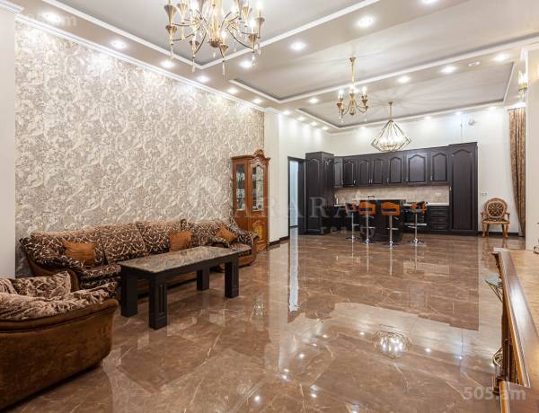 arandznatun-vacharq-Yerevan-Avan