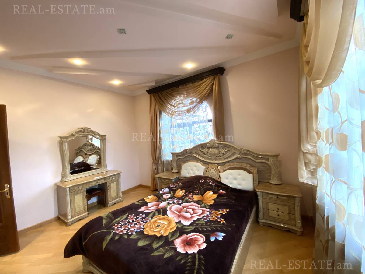 Купить дом Таиров ул., Центр Ереван, 118399