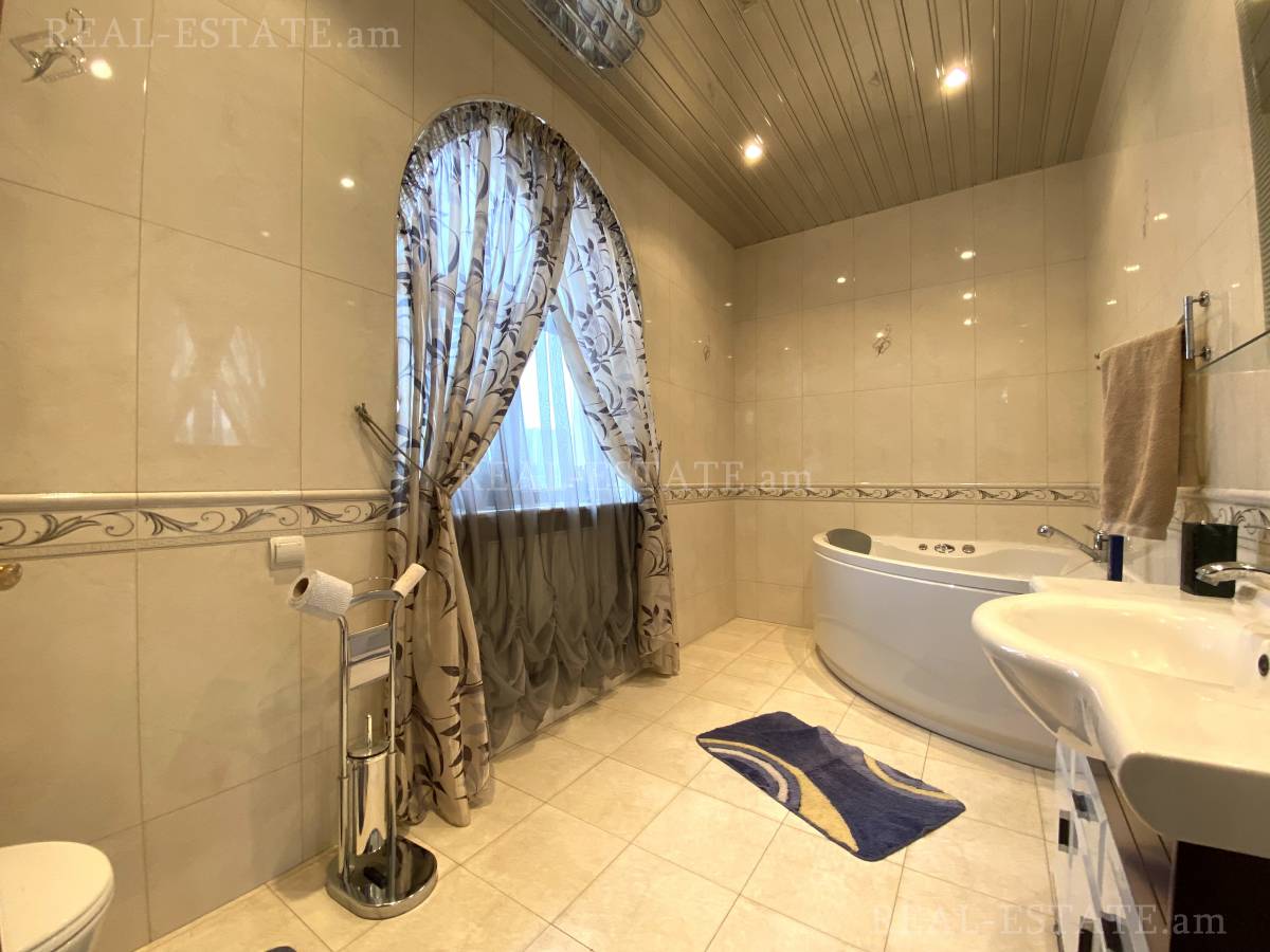 Купить дом Таиров ул., Центр Ереван, 118399