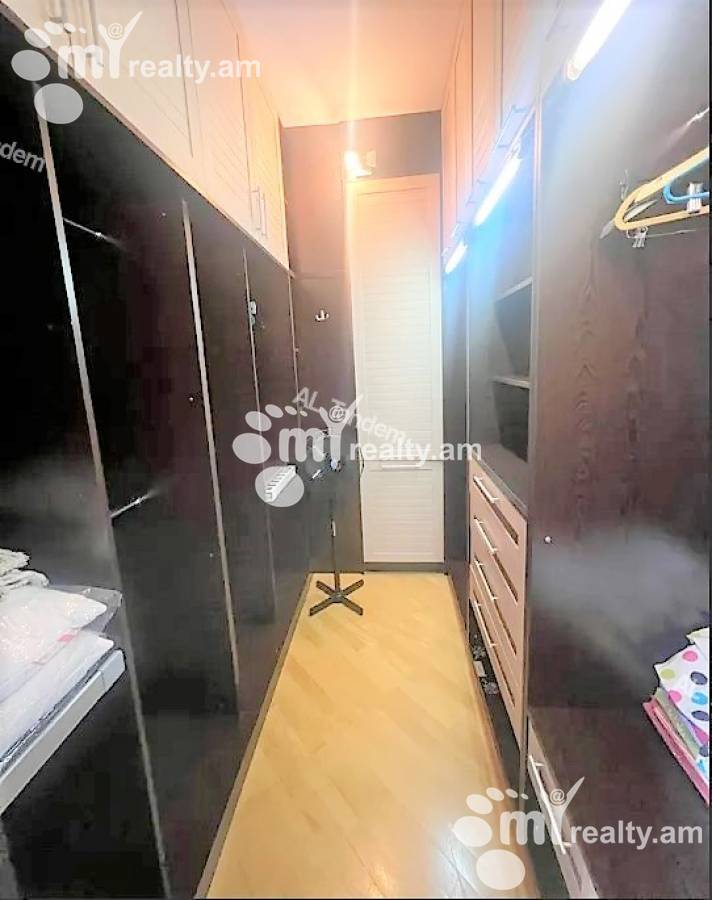 3 bedroom apartment for sale Abovyan St, Center Yerevan, 140584