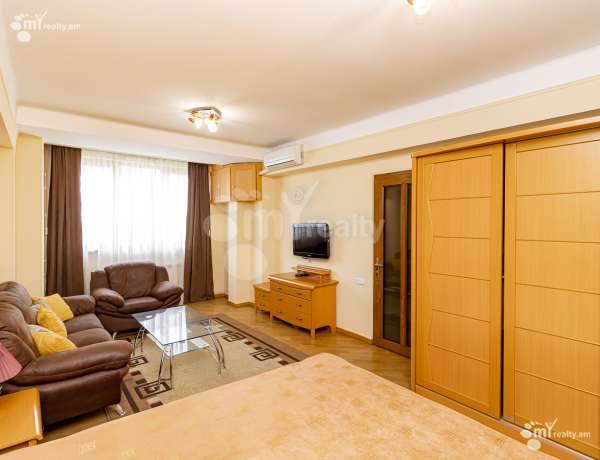 1-senyakanoc-bnakaran-vacharq-Yerevan-Center