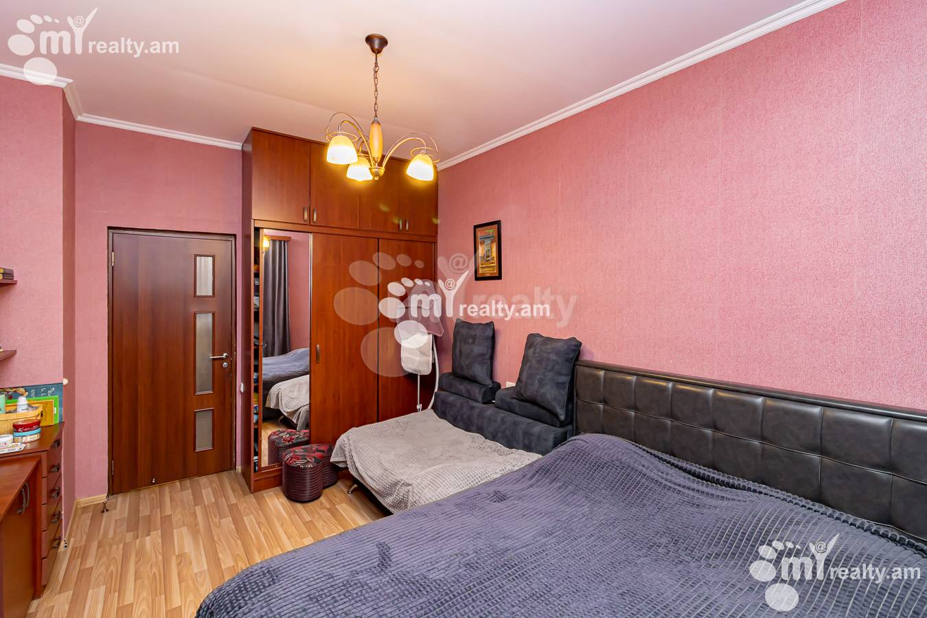 4 սենյականոց բնակարան  Տպագրիչների փող, Կենտրոն Երևան, 153916
