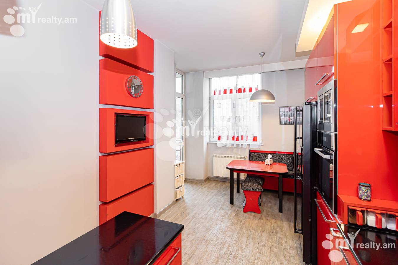 3 սենյականոց բնակարան  Ռոստոմի փող, Կենտրոն Երևան, 154385