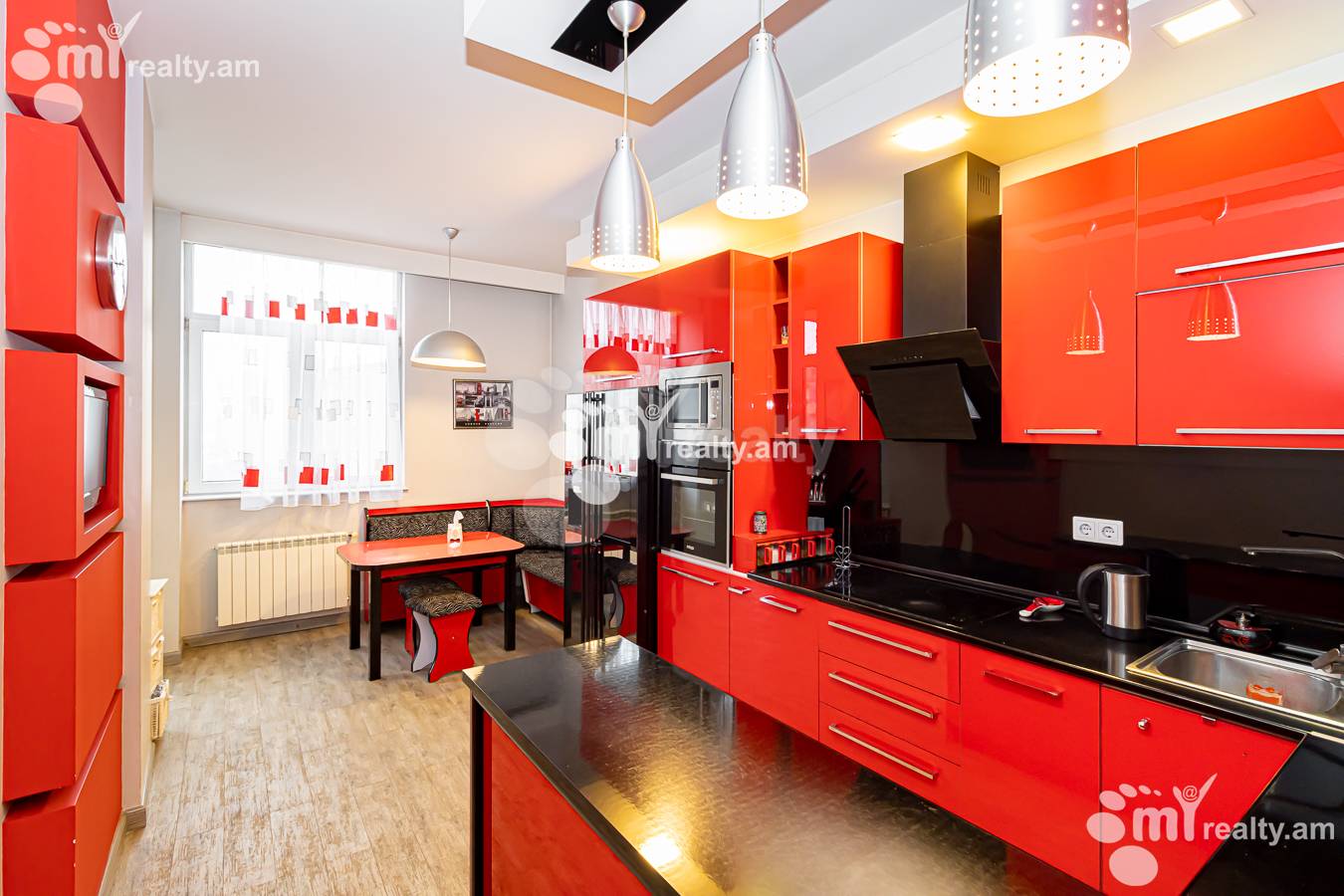 3 սենյականոց բնակարան  Ռոստոմի փող, Կենտրոն Երևան, 154385