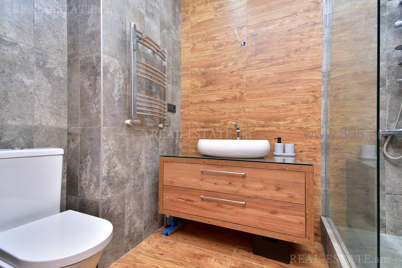 4 սենյականոց բնակարան  Ծիծեռնակաբերդի խճուղի, Կենտրոն Երևան, 126572