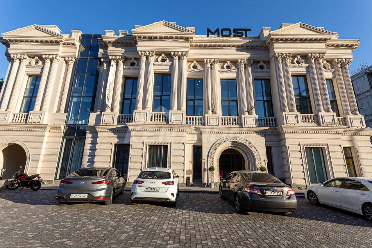 Commercial for rent خیابان میاسنیکیان, مرکز شهر ایروان, 157359