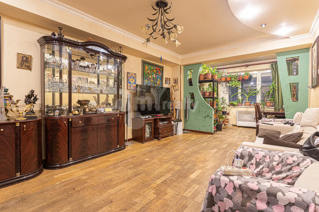 Купить 3 комнатную квартиру Исраелян ул, Центр Ереван, 157986