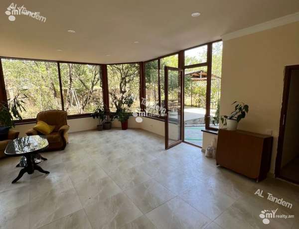 arandznatun-vacharq-Yerevan-Avan