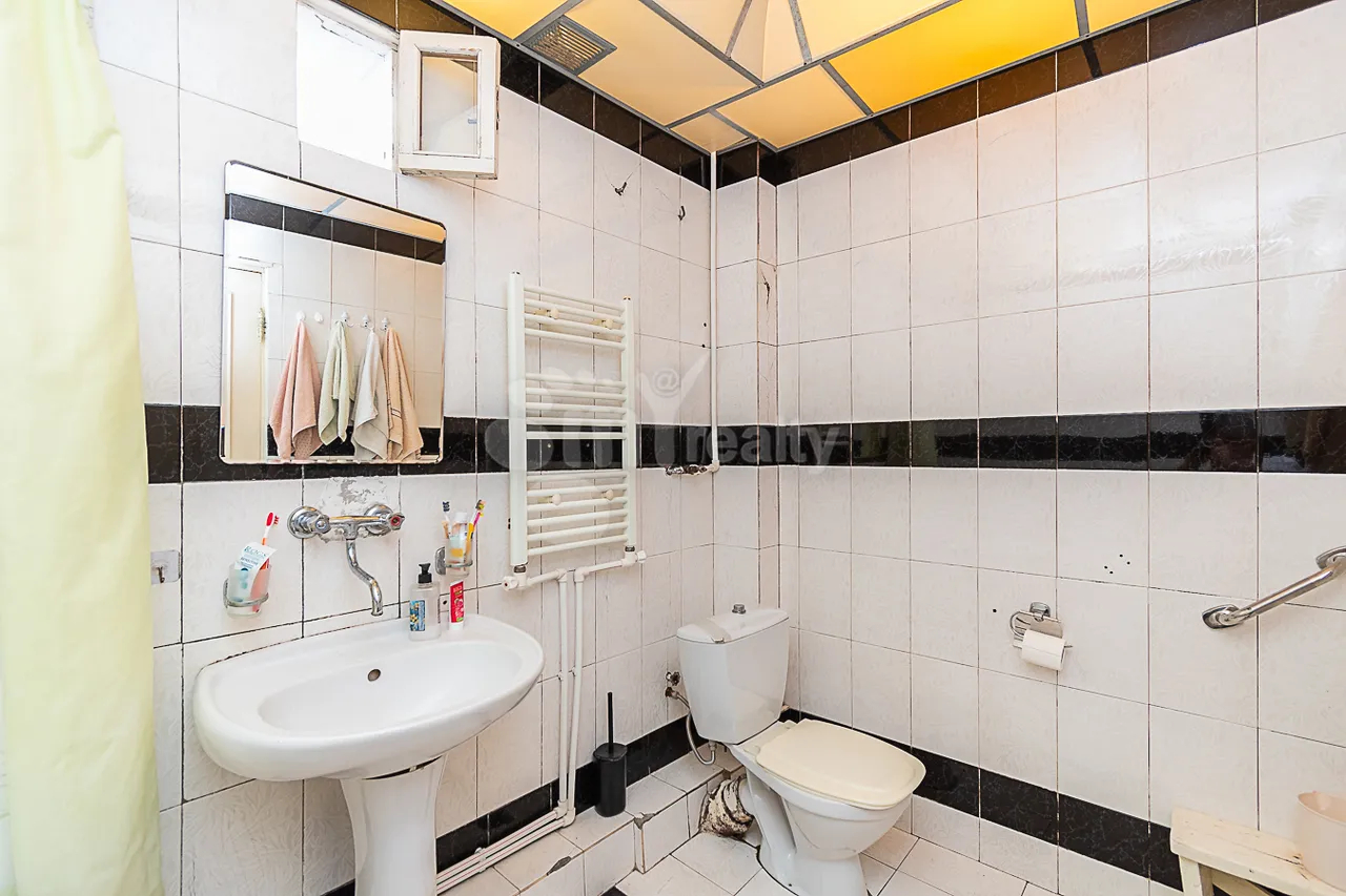 4 bedroom apartment for sale K. Ulnetsi St, Kanaqer-Zeytun Yerevan, 161750